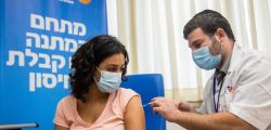 An Israeli teacher receives a dose of the COVID-19 vaccine, at Meuhedet Covid-19 vaccination center in Jerusalem, on August 24, 2021. Photo by Yonatan Sindel/Flash90 *** Local Caption ***  ðâã ðâéó
ä÷åøåðä
àøðä
÷åøåðä
çéñåï
îàåçãú
àæøçéí
çéñåðéí