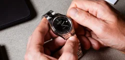 How-to-set-time-and-date-on-a-three-hand-watch-featured