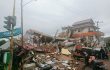 Residents inspect earthquake-damaged buildings in Mamuju, West Sulawesi, Indonesia, Friday, Jan. 15, 2021. Photo: AP