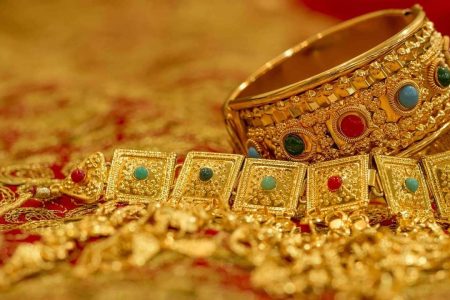 Is-it-bad-to-leave-gold-jewelry-in-the-sun-SUN-PROTECTION-FOR-GOLD-JEWELRY