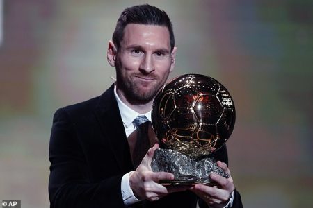 Messi-Win-award-2