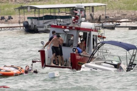 Several-boats-sink-at-pro-Trump-parade-in-Texas