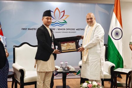 Sudhan_Gurung_and_Amit_Shah_C6pPU0xzUn