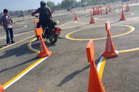 Trail-Test-for-Getting-Motorcycle-Driving-License-2015