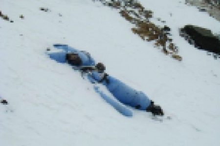 Unknown-Body-on-Everest_JCPom5RfaK