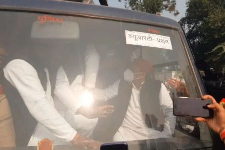 akhilesh_yadav_arrested_I9rj9hXYky