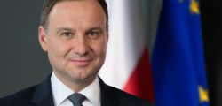 Prezydent RP Andrzej Duda fot. Andrzej Hrechorowicz/KPRP UWAGA!!! Zdjęcia pochodzące z oficjalnego serwisu fotograficznego Kancelarii Prezydenta RP mogą być wykorzystywane jedynie w celu ilustrowania materiałów dotyczących działań Prezydenta RP. Jakakolwiek ingerencja w integralność zdjęcia w tym kadrowanie czy obróbka graficzna jest niedozwolona. Wszelkie wykorzystywanie zdjęć pochodzących z oficjalnego serwisu fotograficznego Kancelarii Prezydenta RP w celach komercyjnych lub w materiałach o charakterze politycznym jest zabronione. Publikacja lub kontekst wykorzystania  zdjęcia nie może naruszać dobrego imienia Rzeczpospolitej Polskiej, PrezydentaRP, Jego Rodziny i Kancelarii Prezydenta. Publikujący zdjęcia zobowiązuje się do podpisania ich autora oraz źródła ich pochodzenia.