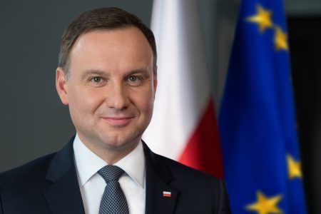 Prezydent RP Andrzej Duda fot. Andrzej Hrechorowicz/KPRP UWAGA!!! Zdjęcia pochodzące z oficjalnego serwisu fotograficznego Kancelarii Prezydenta RP mogą być wykorzystywane jedynie w celu ilustrowania materiałów dotyczących działań Prezydenta RP. Jakakolwiek ingerencja w integralność zdjęcia w tym kadrowanie czy obróbka graficzna jest niedozwolona. Wszelkie wykorzystywanie zdjęć pochodzących z oficjalnego serwisu fotograficznego Kancelarii Prezydenta RP w celach komercyjnych lub w materiałach o charakterze politycznym jest zabronione. Publikacja lub kontekst wykorzystania  zdjęcia nie może naruszać dobrego imienia Rzeczpospolitej Polskiej, PrezydentaRP, Jego Rodziny i Kancelarii Prezydenta. Publikujący zdjęcia zobowiązuje się do podpisania ich autora oraz źródła ich pochodzenia.