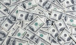 background-hundred-dollars-scattered-table_76263-6