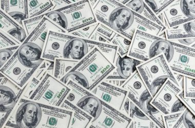 background-hundred-dollars-scattered-table_76263-6