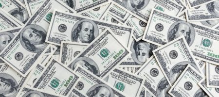 background-hundred-dollars-scattered-table_76263-6