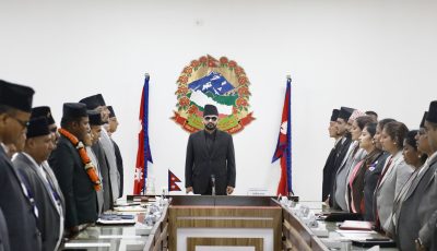 नवनियुक्त प्रधानमन्त्री शाह 
काठमाडौँ, १३ चैतः नवनियुक्त प्रधानमन्त्री बालेन्द्र शाह (बालेन) शुक्रबार सिंहदरबारस्थित प्रधानमन्त्री कार्यालयमा पदभार ग्रहणपश्चात् आयोजित कार्यक्रममा । तस्बिरः किरणराज विष्ट÷रासस