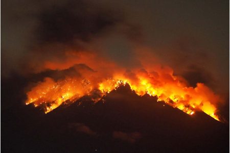 (180703) -- BALI, July 3, 2018 (Xinhua) -- Mount Agung volcano e