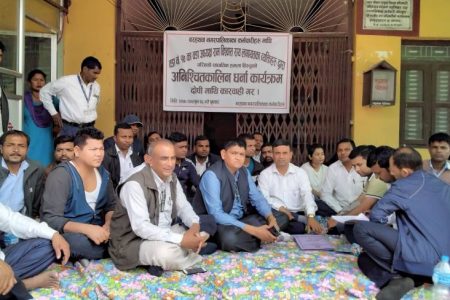 barhathawa_municipality_staff_protest_iyPSIQmykr