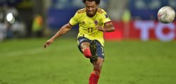 CUIABA, BRAZIL - JUNE 13: Juan Cuadrado of Colombia kicks the ball during a Group B match between Ecuador and Colombia at Arena Pantanal on June 13, 2021 in Cuiaba, Brazil. (Photo by Rogerio Florentino/Getty Images)
