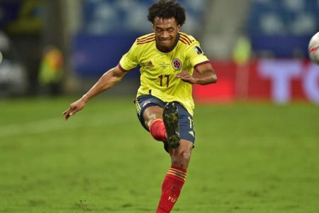 CUIABA, BRAZIL - JUNE 13: Juan Cuadrado of Colombia kicks the ball during a Group B match between Ecuador and Colombia at Arena Pantanal on June 13, 2021 in Cuiaba, Brazil. (Photo by Rogerio Florentino/Getty Images)