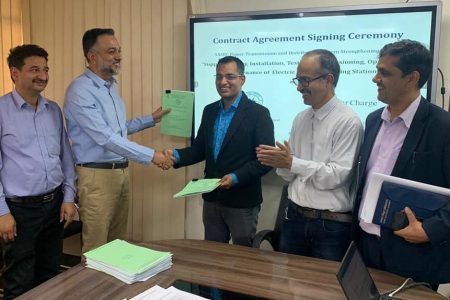 contract_signing_for_charging_station_41liMnhetM
