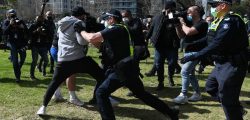 Police scuffle with protesters during an anti-lockdown protest in Melbourne, Saturday, September 5, 2020. Police have arrested anti-lockdown protesters amid violent scuffles in Melbourne as the state reports 11 more COVID-19 deaths and 76 fresh cases. (AAP Image/Erik Anderson) NO ARCHIVING