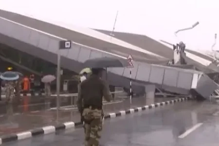 delhi_airport_A1RhGW9WqT