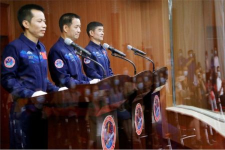 first-crew-to-new-space-station