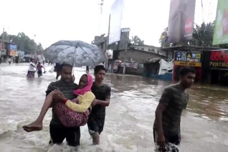 In Sri Lanka the toll from two days of heavy rain rises to 11 dead with thousands more forced to flee their homes  (Footage by AFPTV via Getty Images)