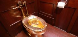 gold-toilet-blenheim-palace
