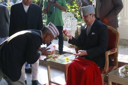 gyanendra-shah-dashain-tika_3AztgNWnHk