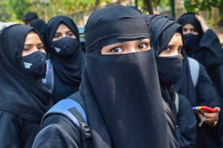 hijab-pti-1146742-1663727681-1147579-1663935365-1149646-1664540183
