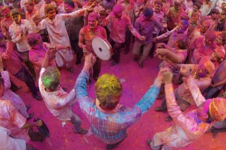 holi_dance-min