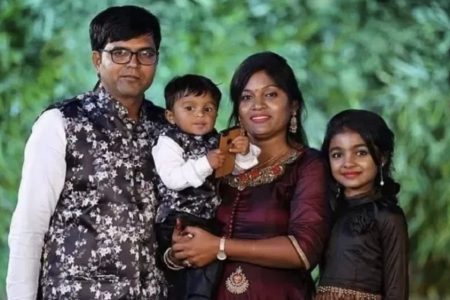 indian-family_0eOuiIECgo