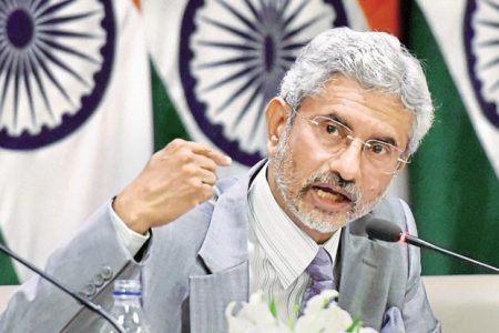 पोखरा — पोखरा स्वास्थ्य विज्ञान प्रतिष्ठानको कोभिड–१९ उपचार केन्द्रमा उपचाररत एक कोरोना संक्रमितको मृत्यु भएको छ । पोखरा–१९ का ६२ वर्षीय पुरुषको शनिबार राति मृत्यु भएको हो ।