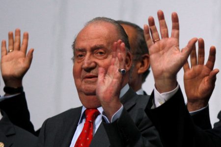 FILE PHOTO: Spanish King Juan Carlos waves during a group photo with Ibero-American leaders during the Ibero-American Summit in Cadiz, southern Spain November 17, 2012.  REUTERS/Jon Nazca/File Photo