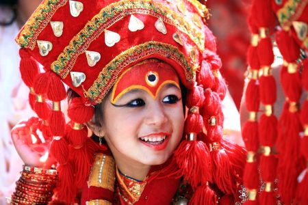काठमाण्डौको हन्ुमान ढोकामा १०८ क्ुमारीक प्ुजामा क्ुमारीको पहिरणमा मन्द म्ुस्कान  सहभागि क्ुमारी यसरी हरेक वर्षक्ुमारी प्ुजा गरीन्छ