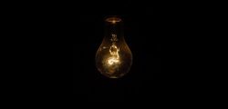 light-bulb-1081844_1280-750x500