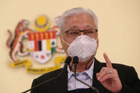 PUTRAJAYA, 22 Mei -- Menteri Kanan (Kluster Keselamatan) Datuk Seri Ismail Sabri Yaakob ketika sidang media bersama Ketua Pengarah Kesihatan Tan Sri Dr Noor Hisham Abdullah mengenai perkembangan terkini Pelaksanaan Perintah Kawalan Pergerakan (PKP) 3.0 yang sedang berkuatkuasa dengan penambahan sekatan yang lebih ketat keatas sektor ekonomi dan sosial di Bangunan Perdana Putra hari ini.
--fotoBERNAMA (2021) HAK CIPTA TERPELIHARA

PUTRAJAYA, May 22 -- Senior Minister (Security Cluster) Datuk Seri Ismail Sabri Yaakob during a press conference held together with Health Director-General Tan Sri Dr. Noor Hisham Abdullah regarding updates on the Movement Control Order (MCO) 3.0  implementation currently in effect with additions being made to further restrict the economic and social sectors at the Perdana Putra building today.
--fotoBERNAMA (2021) COPYRIGHTS RESERVED