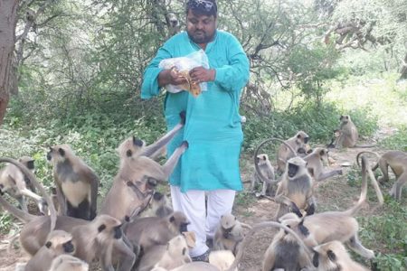 man-with-monkey_20190207102904