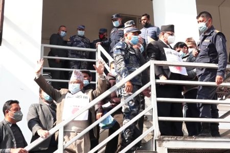 prachanda-nepal_in_election_commission_yMSspL4FQr