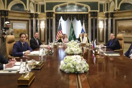 russia-us_PeilbCixHb