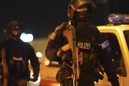skynews-austria-vienna-terror-attack_5159546
