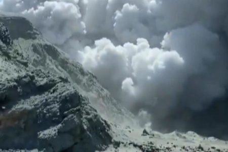 skynews-volcano-new-zealand_4861139