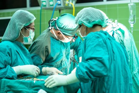 surgery-1822458_1920