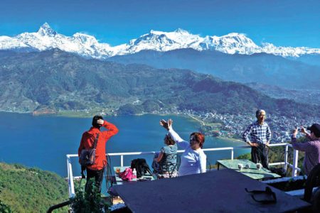 tourists-in-pokhara