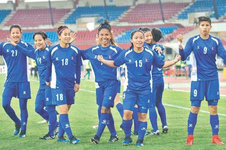 women-football-team2