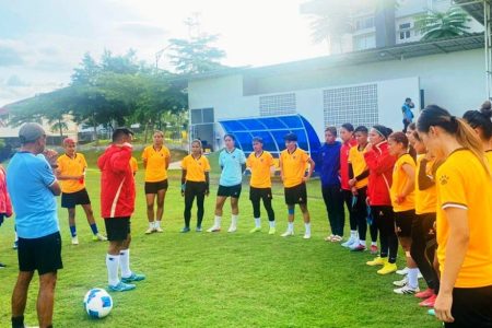 women-football-team_XiWkSjbaqQ