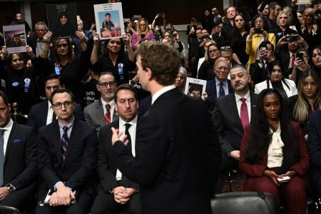 zuckerberg-apology-hearing_7zdOTPOz16